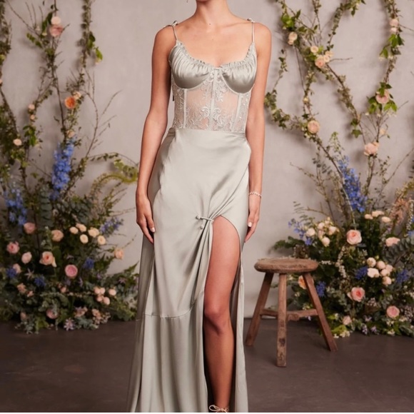 V. Chapman Calla Lily Gown - Picture 4 of 6